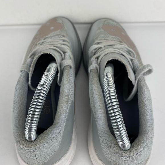 New Balance REVLite Tennis shoes. - Picture 4 of 7